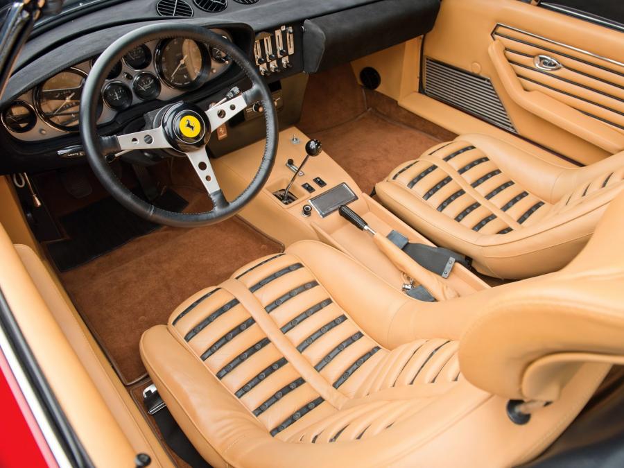 Интерьер Ferrari 365 GTS/4 Daytona 1971 года  (NA) (фото 37 из 40)